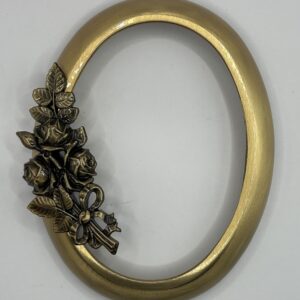 No. 1066 – Bronze 11 x 15 cms oval photo frame (triple rose)