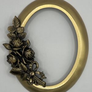 No. 1067 – Bronze 9 x 12 cms oval photo frame (triple rose)